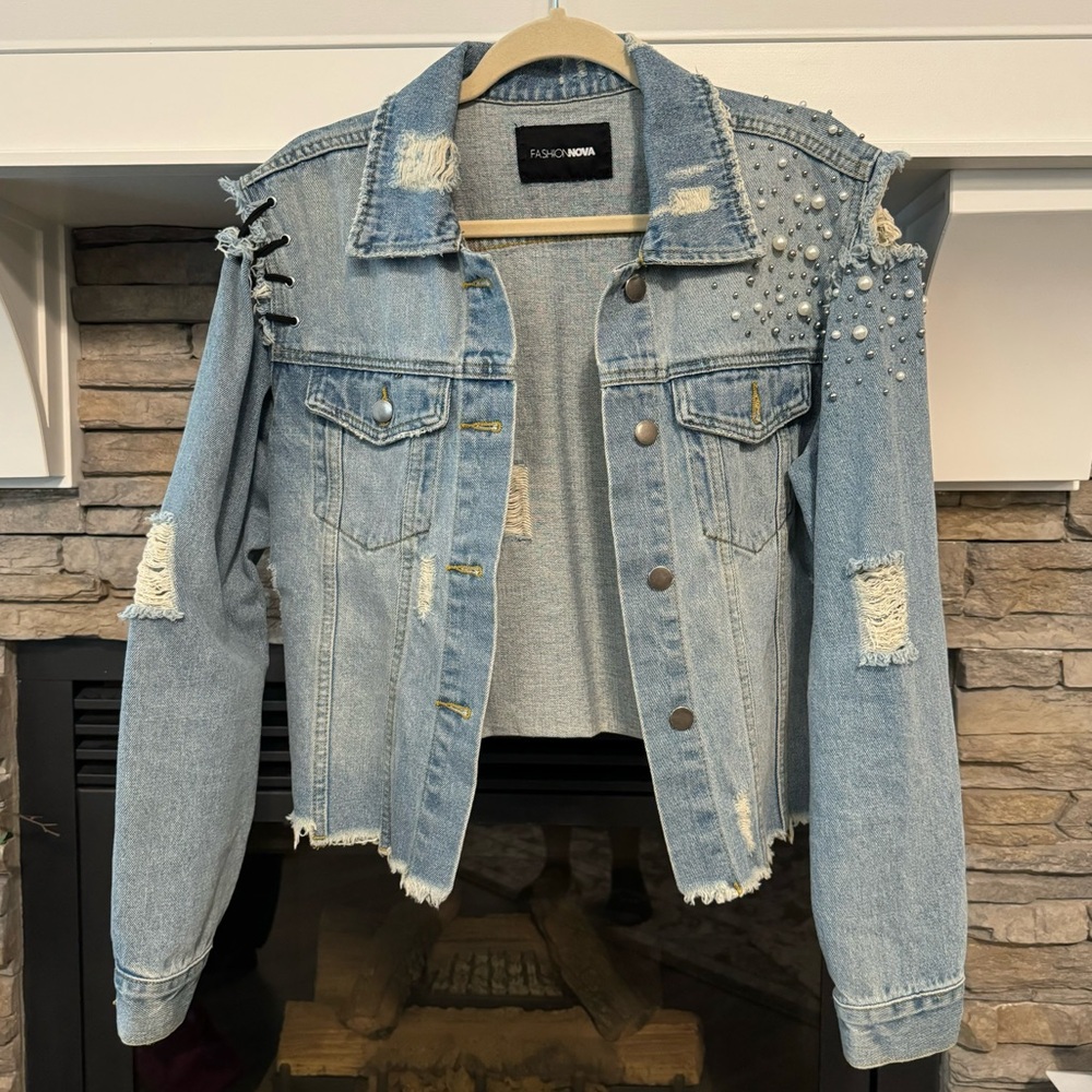 Fashion Nova distressed Denim/Jean jacket. Size Medium.